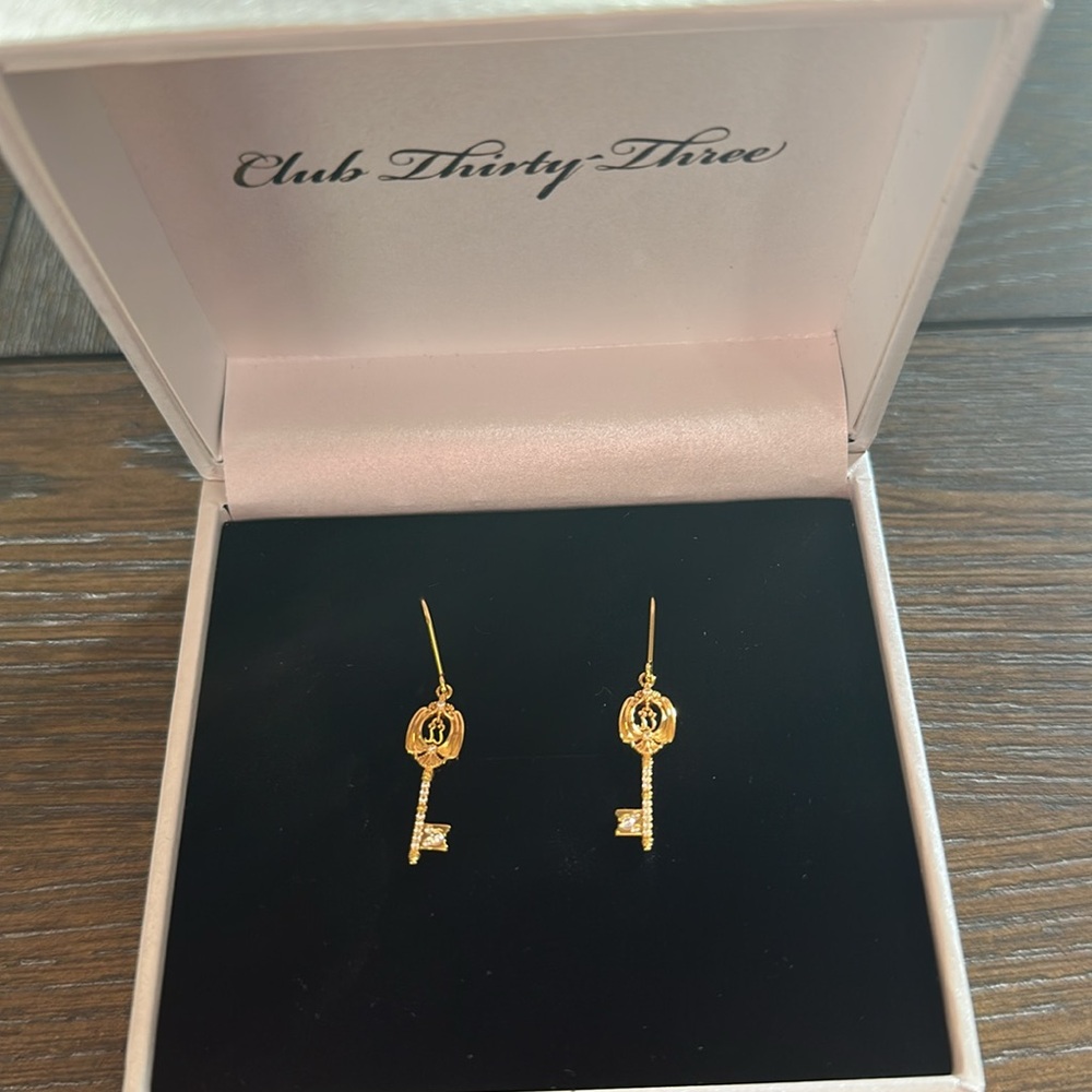 Club 33 Disneyland Exclusive Key Gold Earrings Rebecca Hook 🔑💙 - Picture 6 of 15